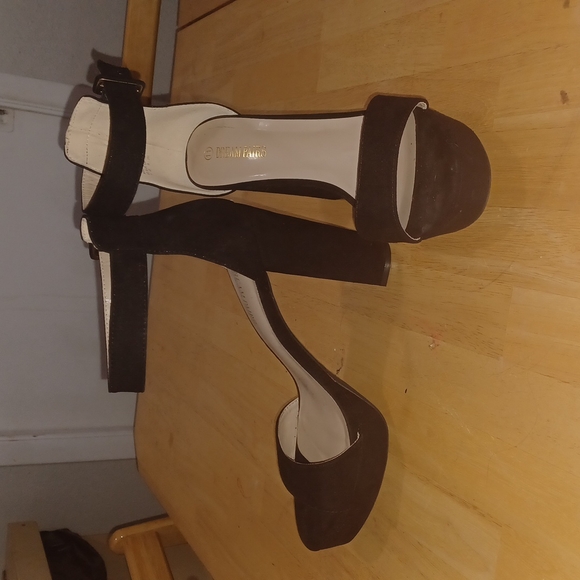 Black Heel Toeless Pumps Size 11, Worn Once, Buckle Clasp 4" Heel - Picture 2 of 4